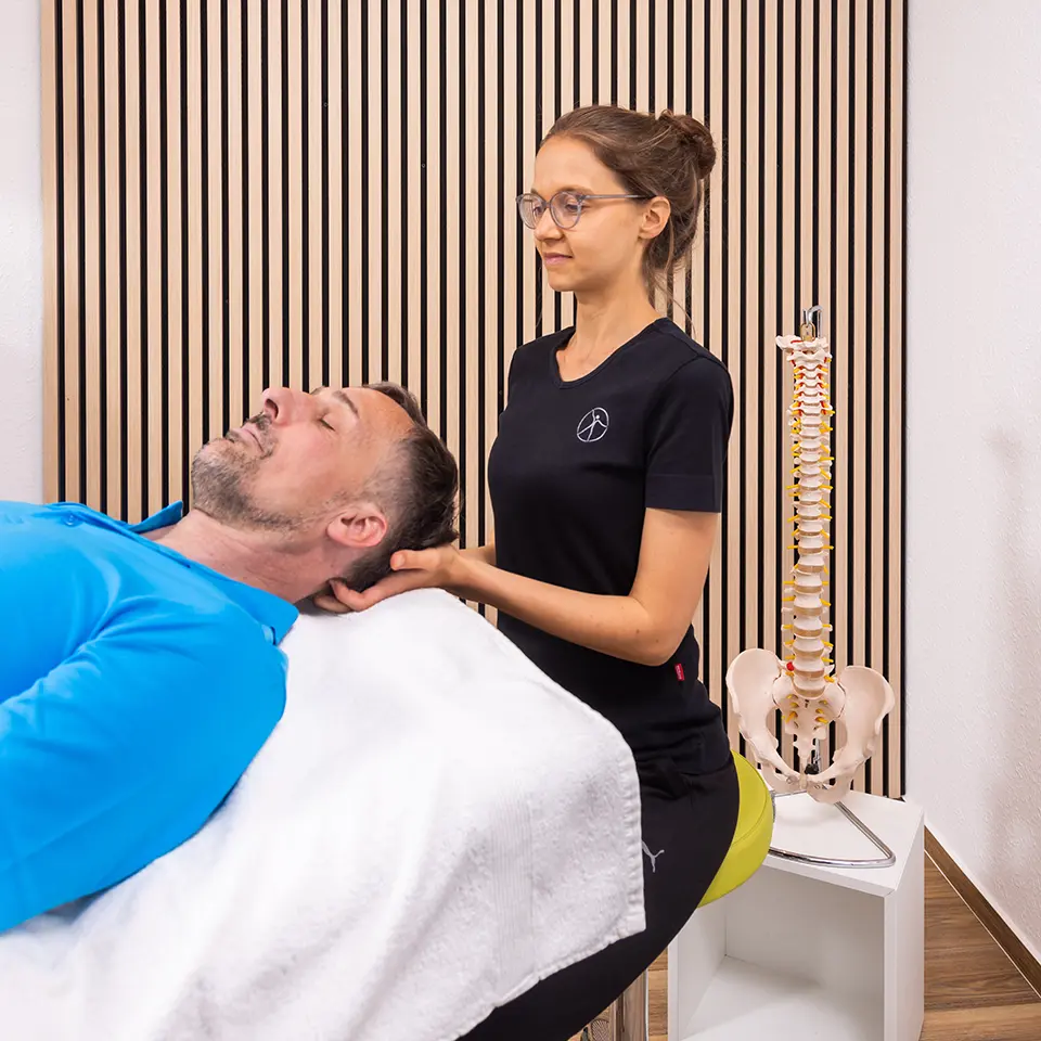 Anwendung Physiotherapie bei Kopf- und Nackenbeschwerden